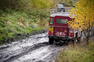 landrover drives in mud