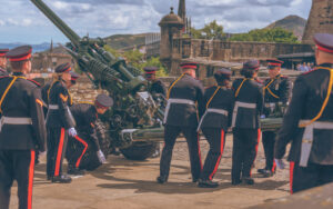 Gunners load canons