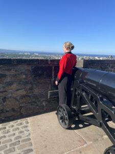 Amy look out at Edinburgh Castle over canon